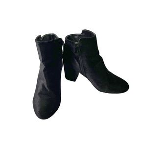 Bamboo Contemporary Black Velvet Velour 3.5” Heeled Boots Ankle Booties Size 9